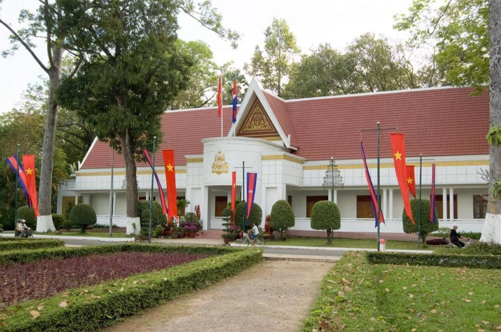 Popular Residence Hotel Siem Reap Bagian luar foto