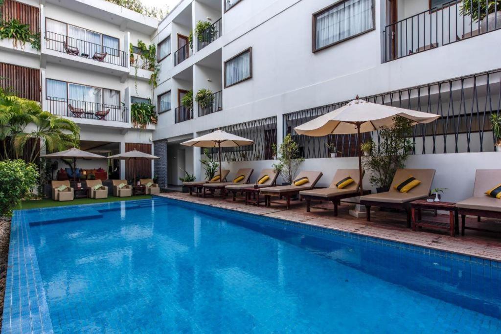 Popular Residence Hotel Siem Reap Bagian luar foto